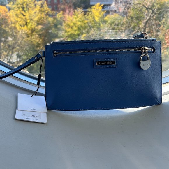 Calvin Klein wristlet, lavender blue, epi-leather. - Picture 2 of 2